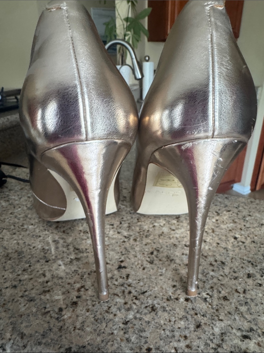 ALDO Women's Metallic Gold Pointed Toe Heels - Picture 6 of 6
